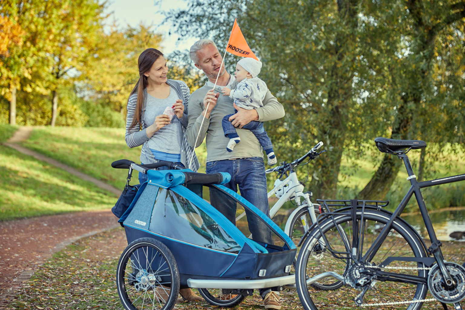 Zehn Schritte, den Kinderanhänger für den Sommer flott zu